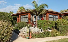 בין מים לשמיים- צימרים בקתות עץ